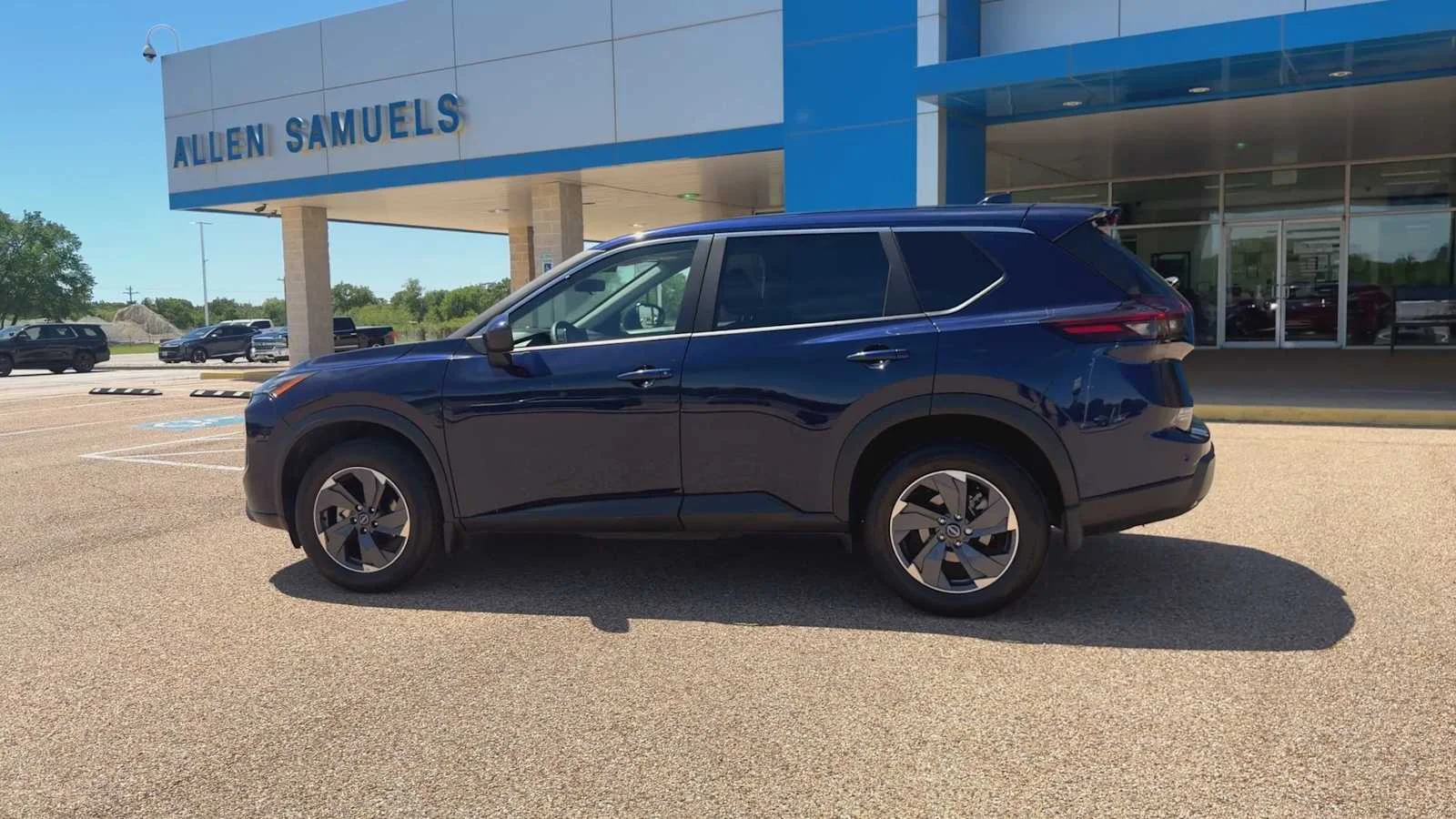 Used 2025 Deep Ocean Blue Pearl Nissan SV image 6