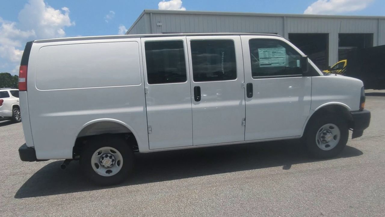 2025 Chevrolet Express Cargo Work Van - Photo 9