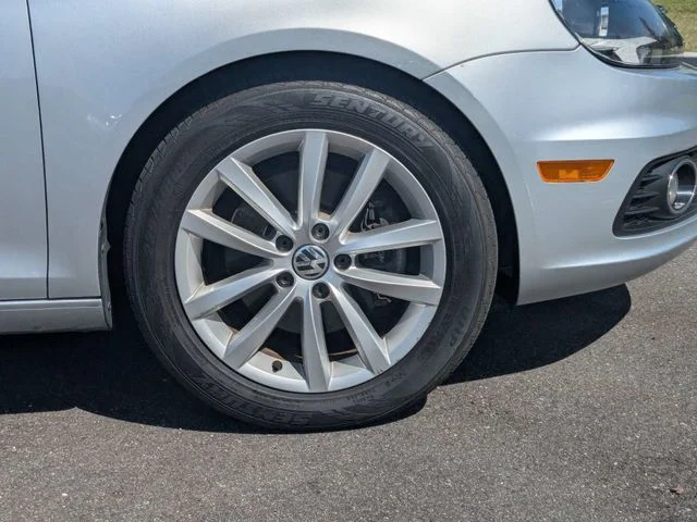 Used 2014 Silver Volkswagen Komfort Edition image 11
