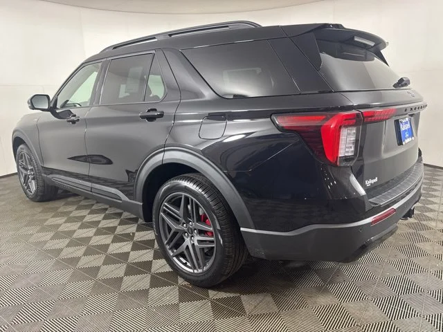 New 2026 Agate Black Metallic Ford ST-Line image 6