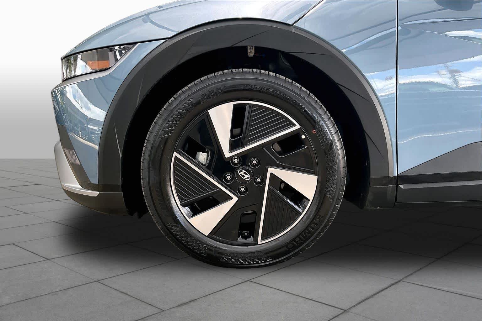 2026 Hyundai IONIQ 5 SE - Photo 10
