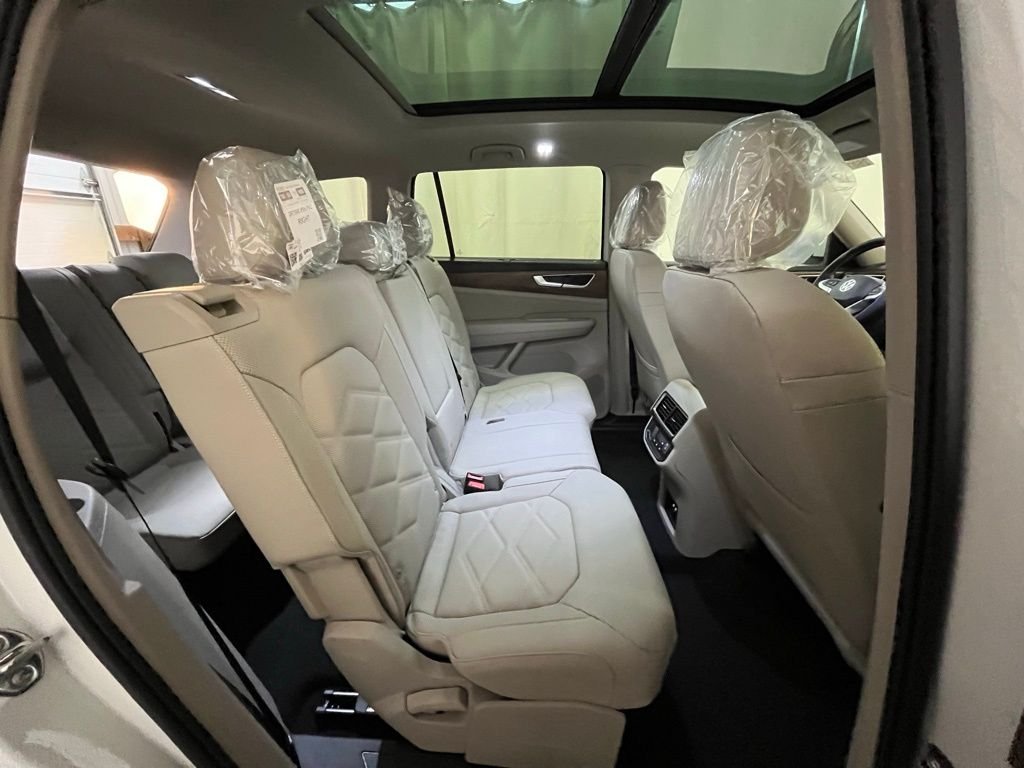 New 2026 White/off-white Volkswagen 2.0T SE w/Technology image 24