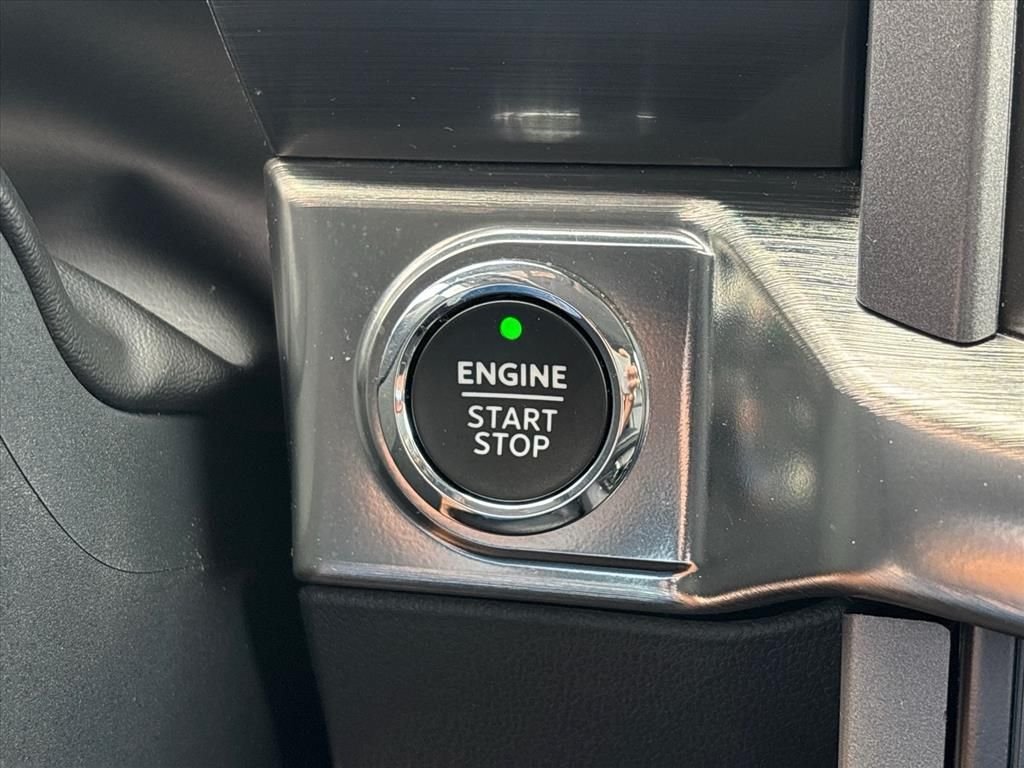 Used 2023 Black Metallic Ford Lariat image 19
