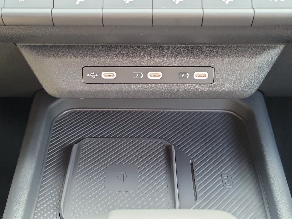 New 2027 Frost Blue / Black Roof Kia X-Line S image 32