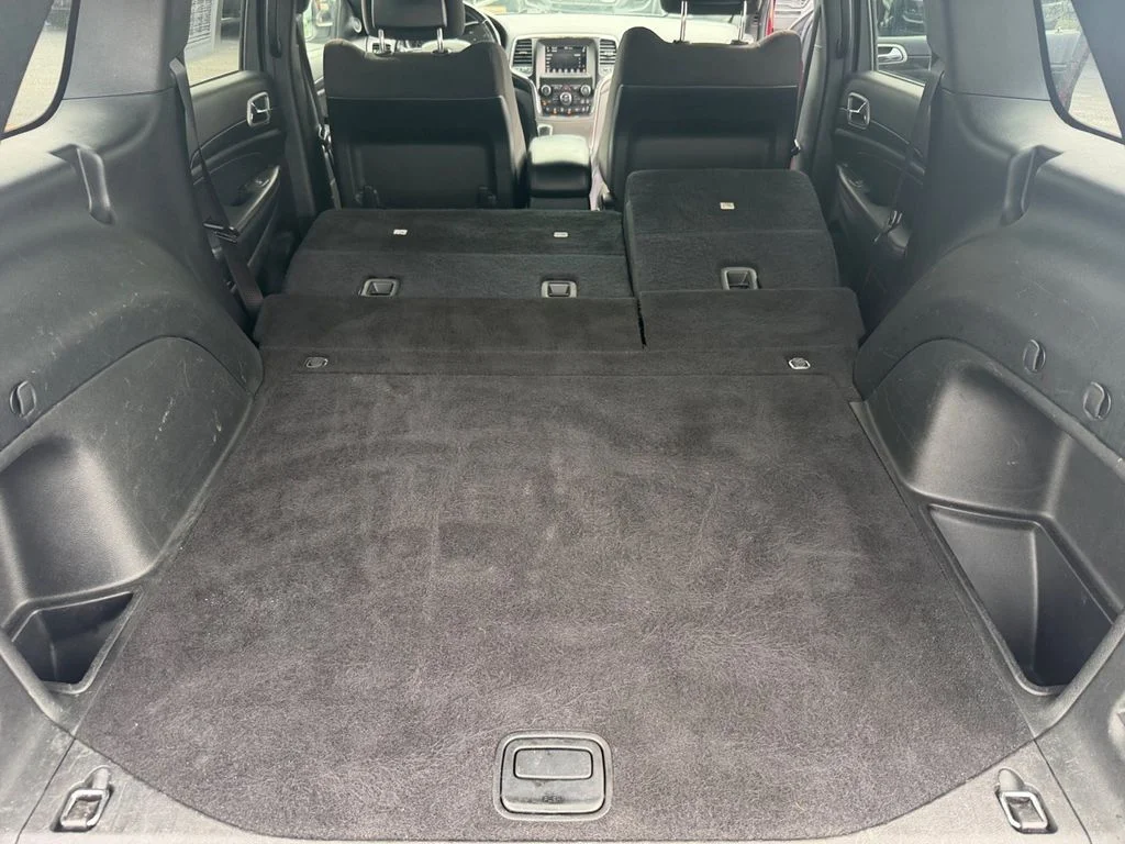 Used 2021 Red Jeep Laredo E image 25