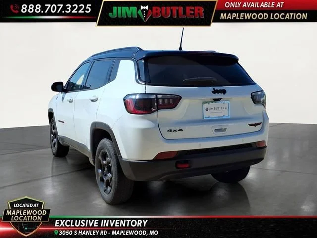 Used 2023  Jeep Trailhawk image 2