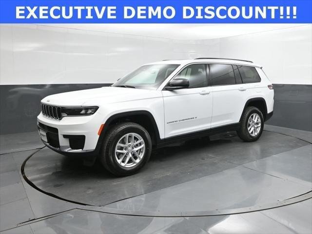 New 2026 Bright White Clear-Coat Exterior Paint Jeep Laredo X image 1