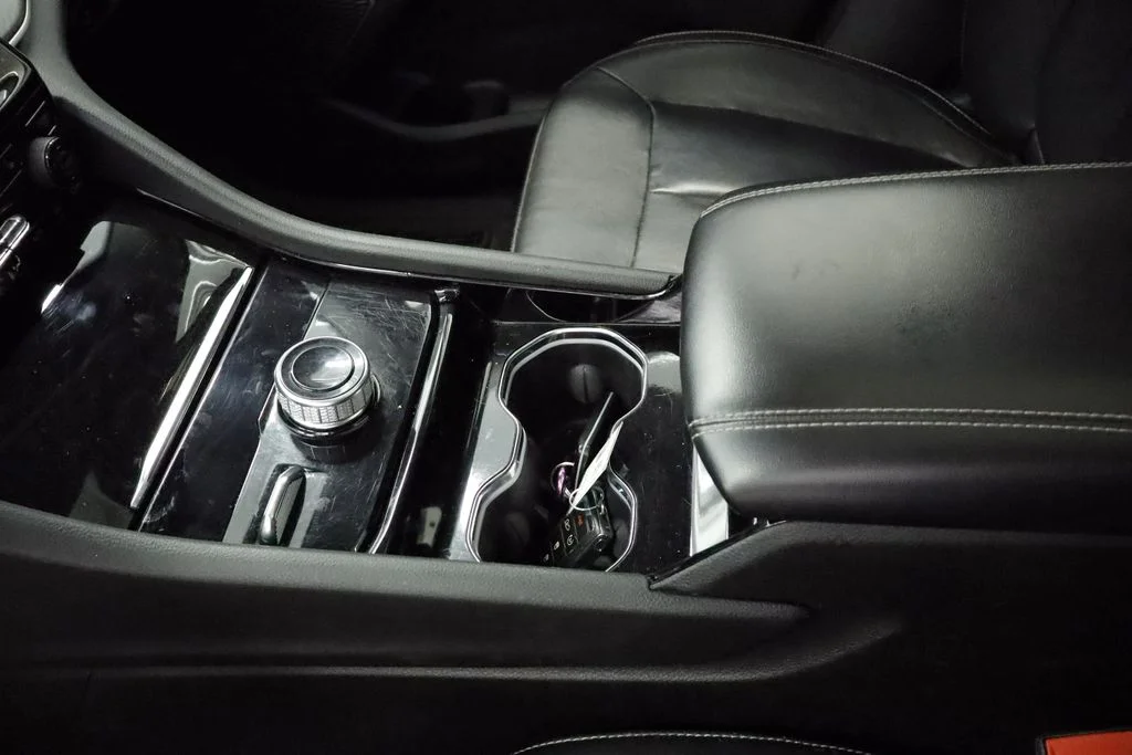 Used 2022 Silver Jeep Limited image 18