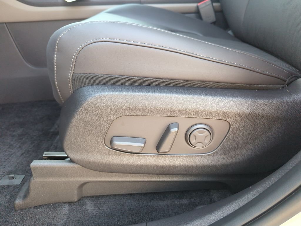 New 2026 Ceramic Silver Kia EX image 13