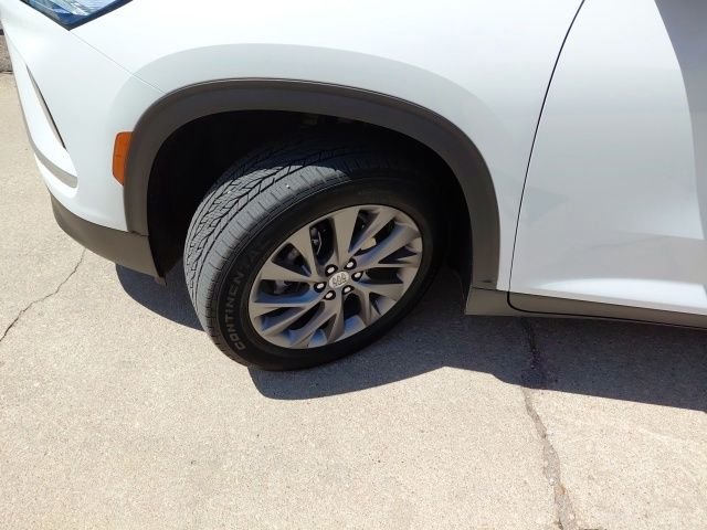 Used 2026 Summit White Buick Preferred image 38