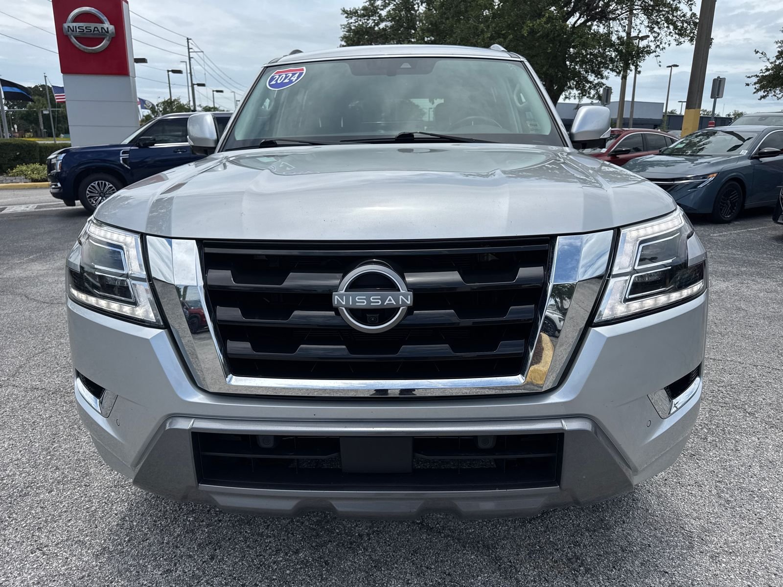 Used 2024 Silver Nissan SL image 5