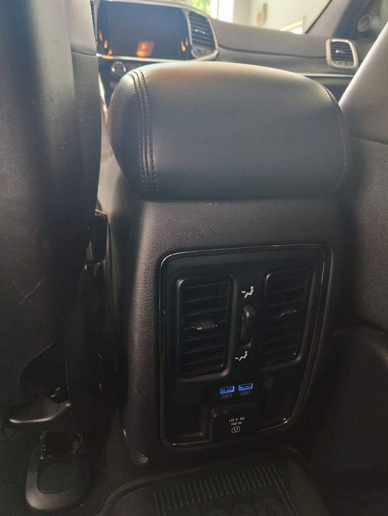 Used 2019 Black Jeep Limited image 25
