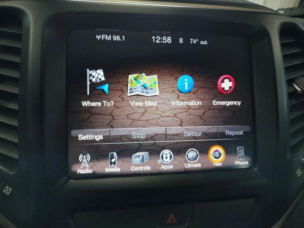Used 2015 Gray Jeep Limited image 22
