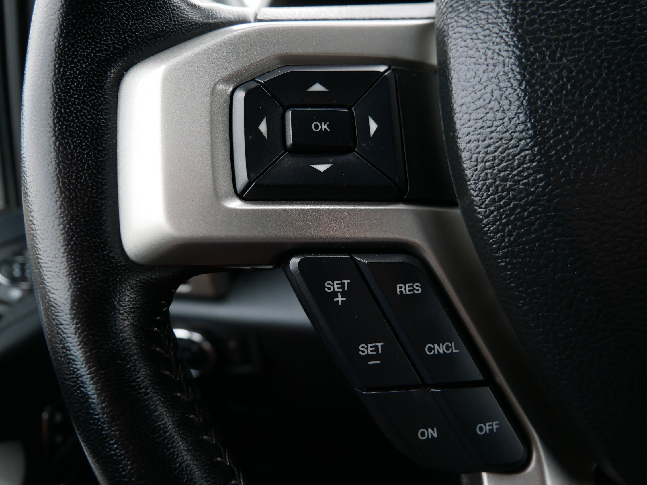 Used 2022 Red Ford LARIAT image 27