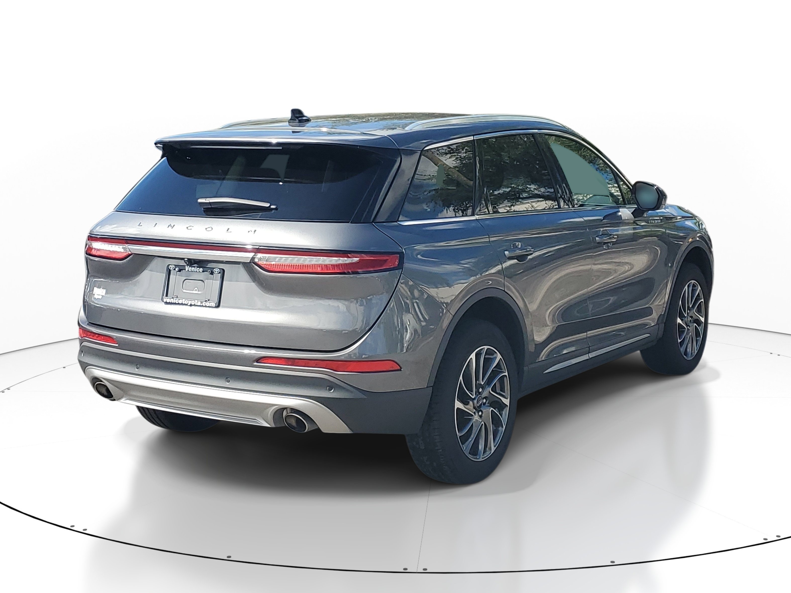 Used 2022 Gray Metallic Lincoln Standard image 6
