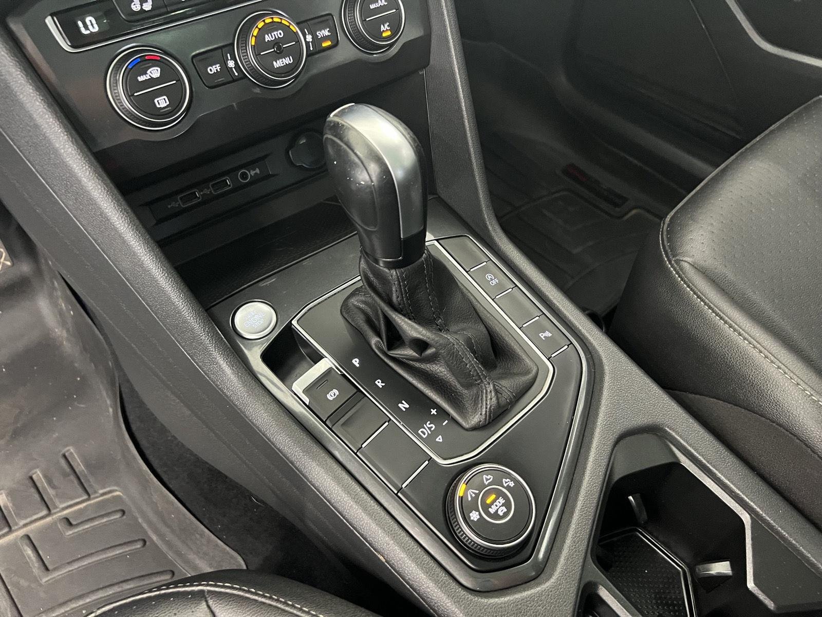 Used 2020 Platinum Gray Metallic Volkswagen SEL image 17
