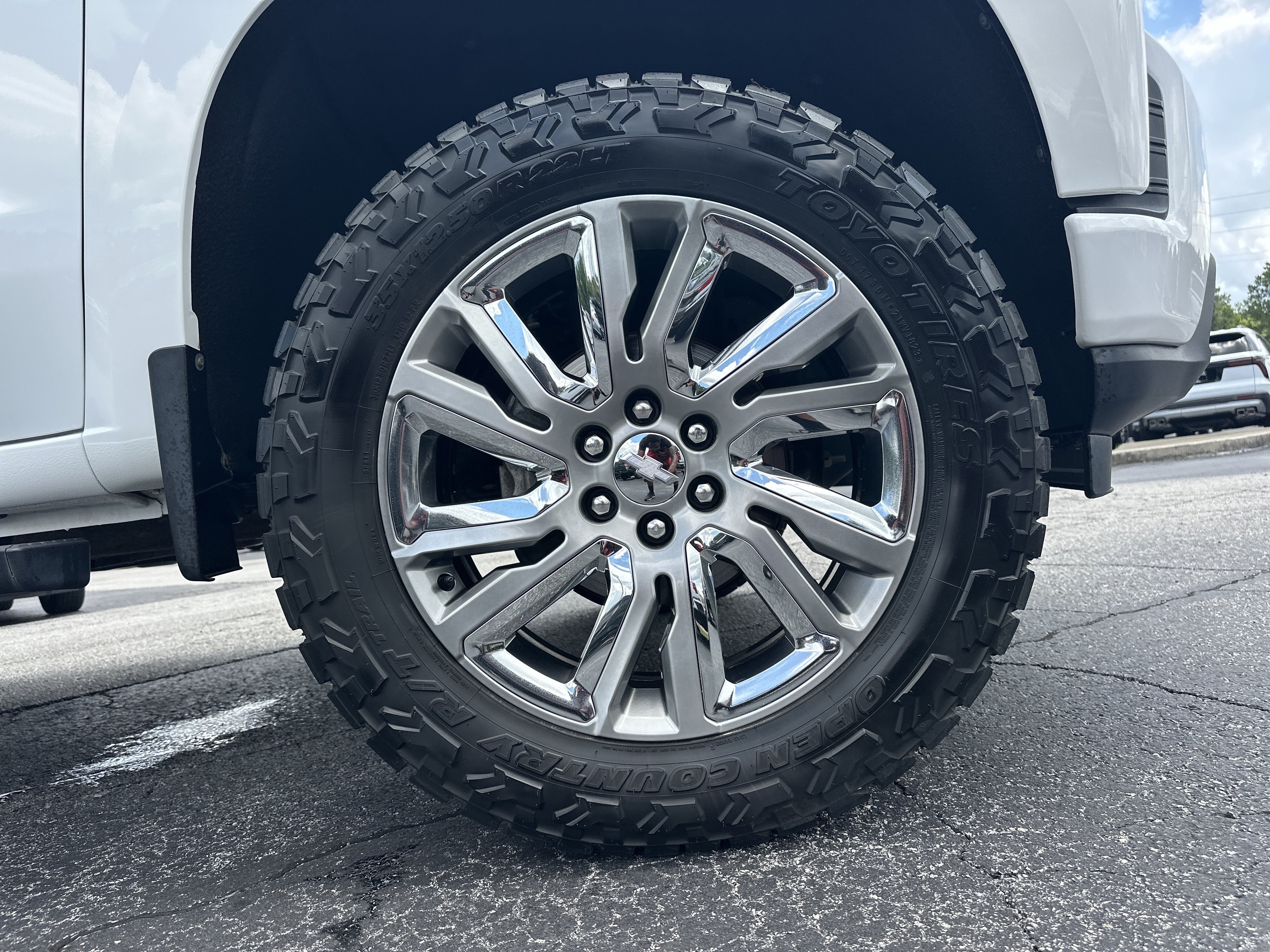 Used 2019 SUMMIT WHITE Chevrolet RST image 12
