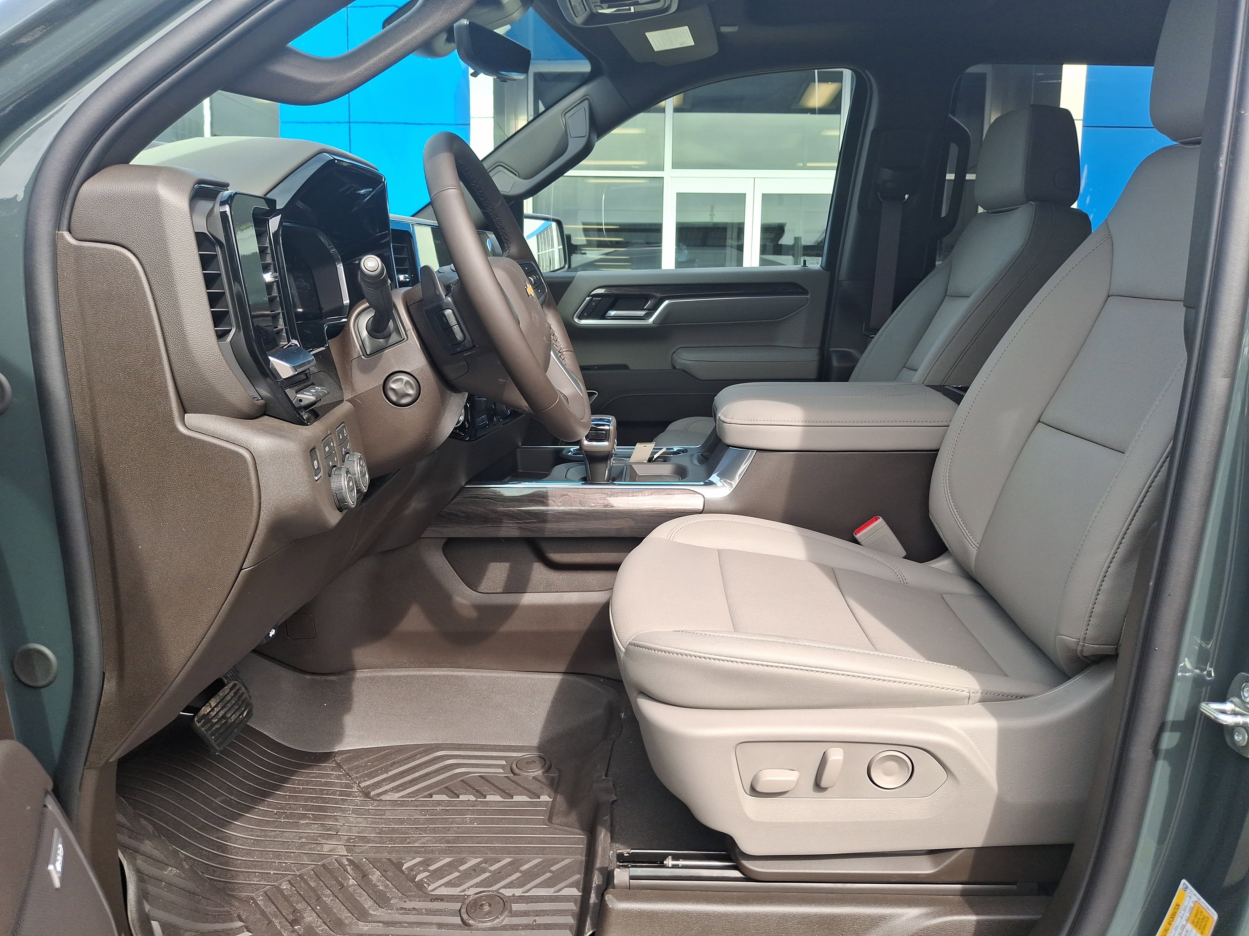 2026 Chevrolet Silverado 1500 LTZ - Photo 15