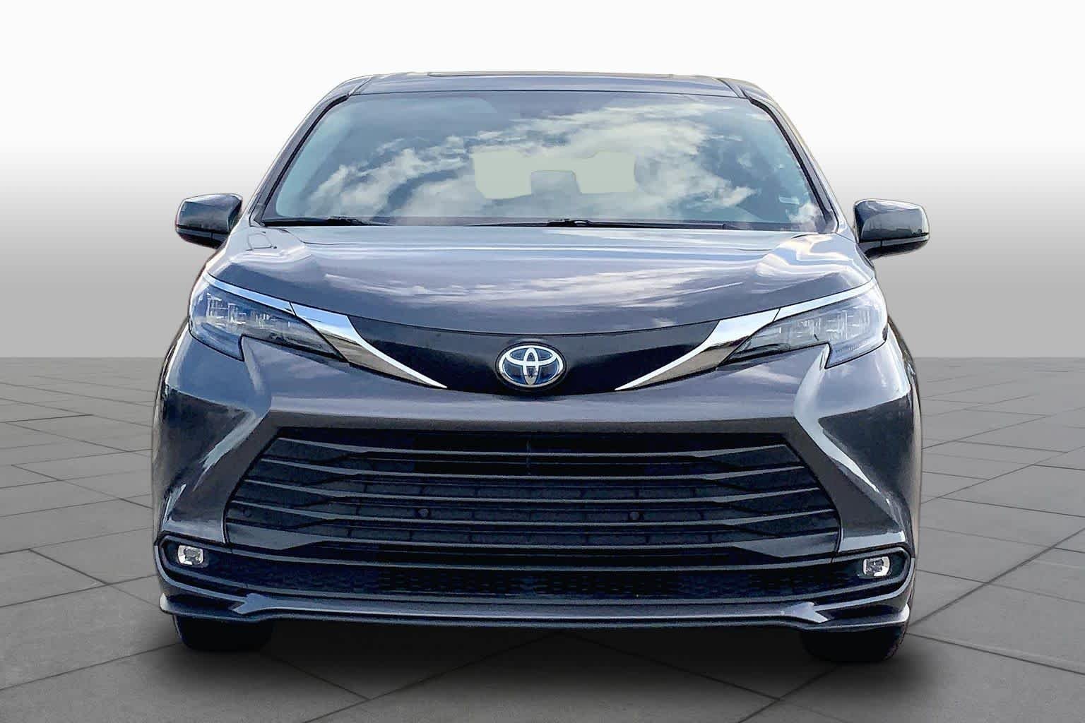 Certified Used 2025 Magnetic Gray Metallic Toyota XLE image 4