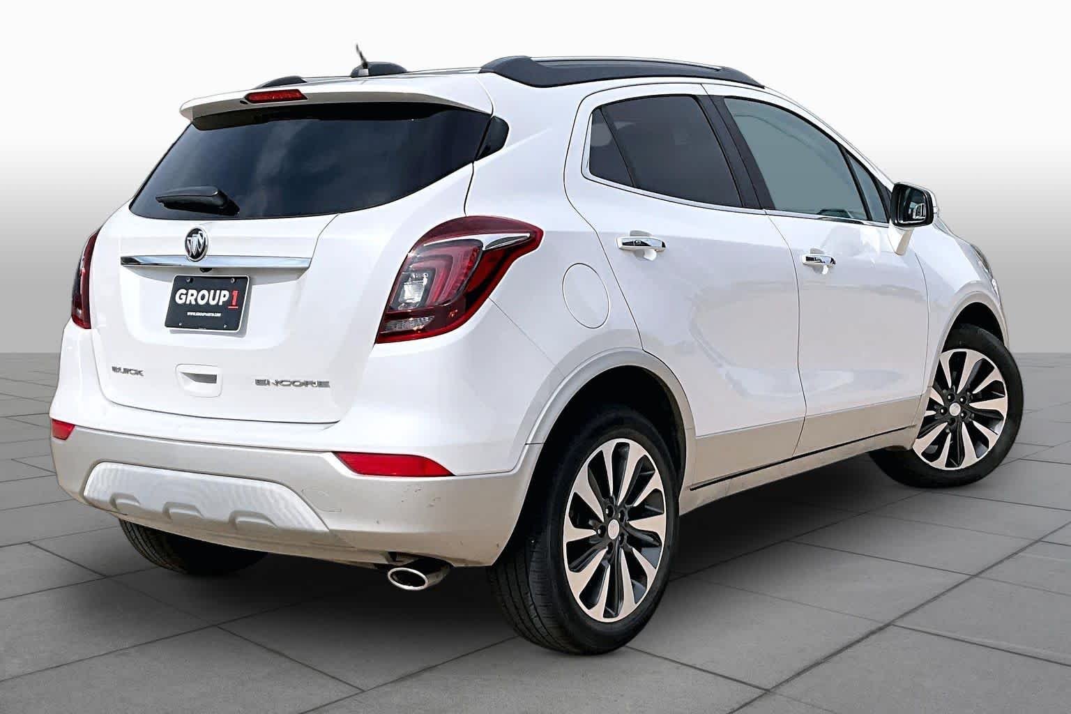 Used 2017 White Frost Tricoat Buick Preferred II image 13