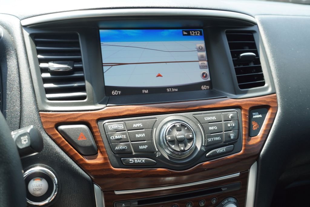 Used 2018 Silver Nissan Platinum image 27