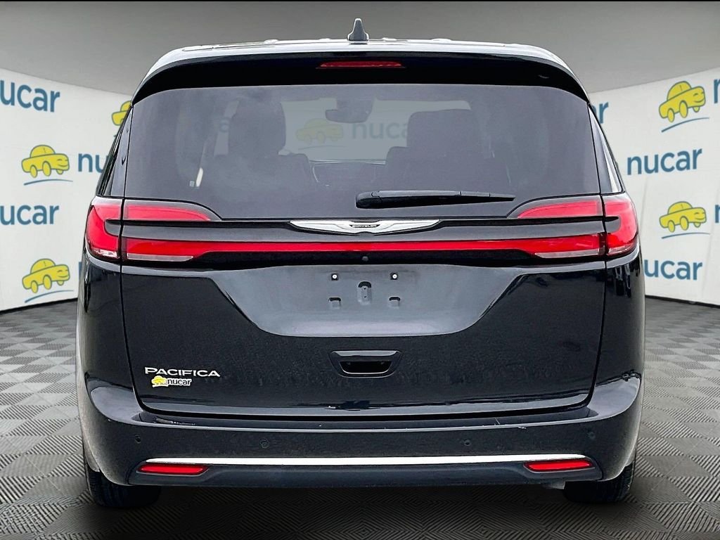 Used 2023 Black Chrysler Touring L image 5