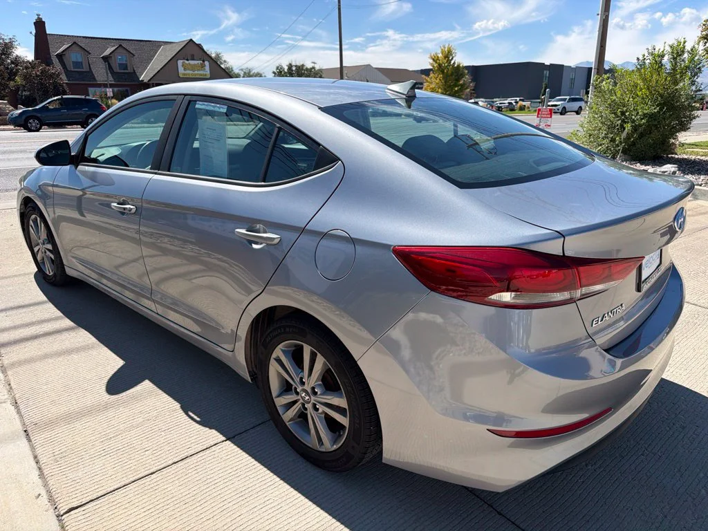 Used 2017 Gray Hyundai SE image 5