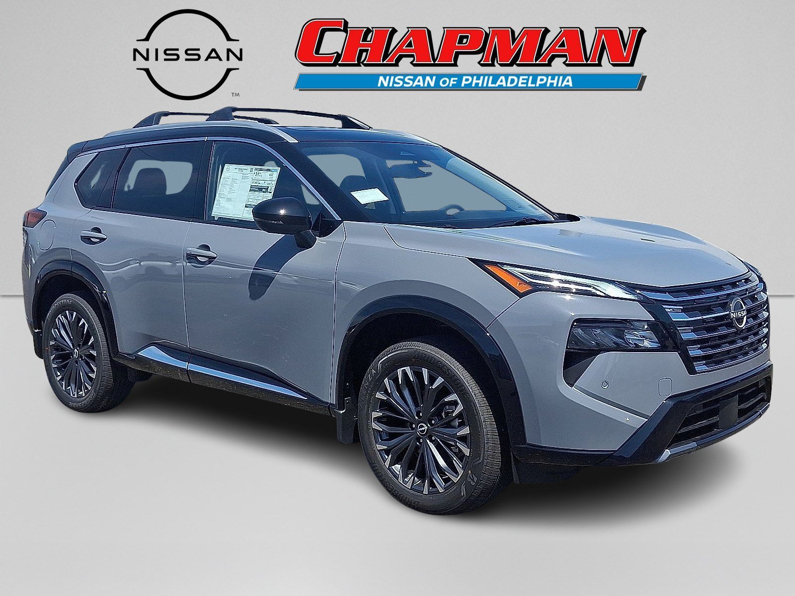 New 2026 Boulder Gray Pearl / Super Black Two-tone Nissan Platinum image 1