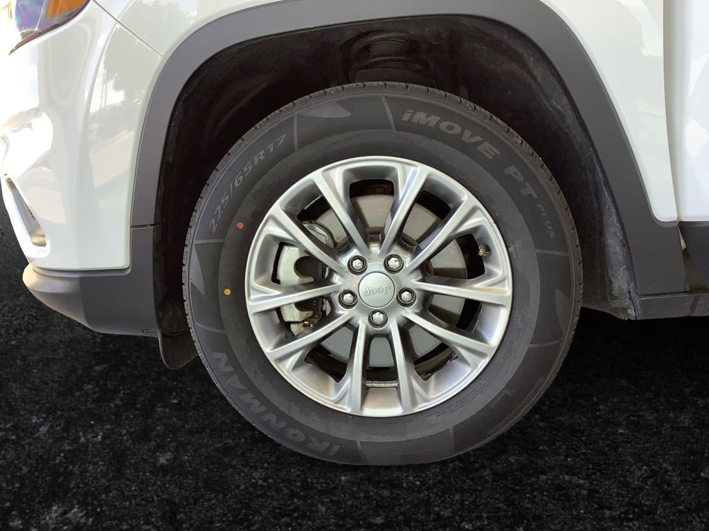 Used 2021 White Jeep Latitude Plus image 27