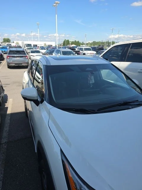 Used 2023 White Nissan SL image 5