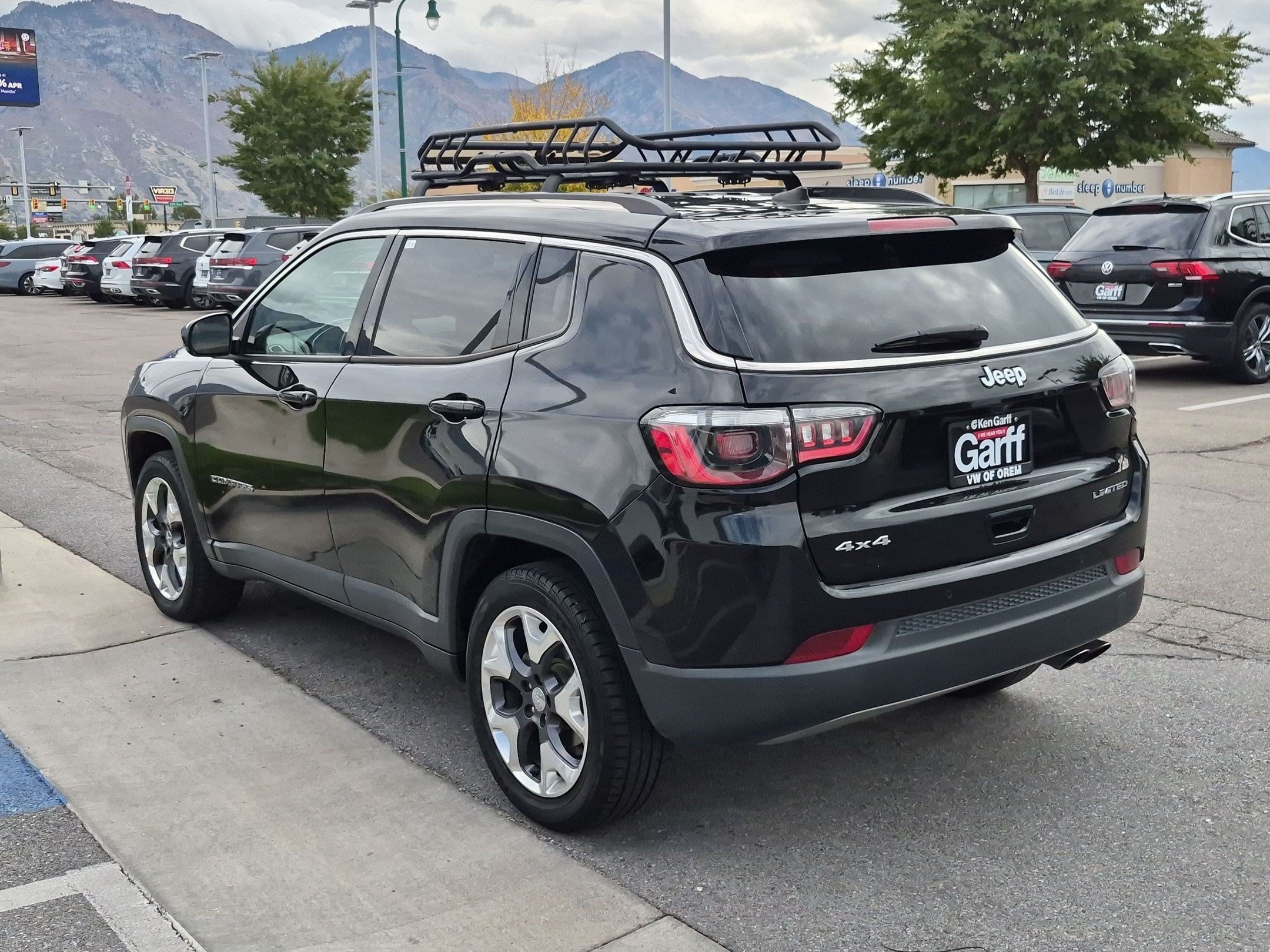 Used 2021 Diamond Black Crystal Pearlcoat Jeep Limited image 5