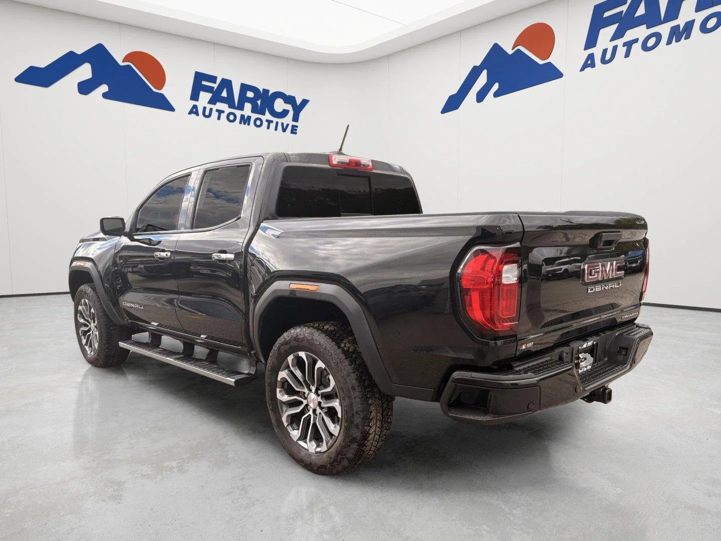 Used 2025 Onyx Black GMC Denali image 3