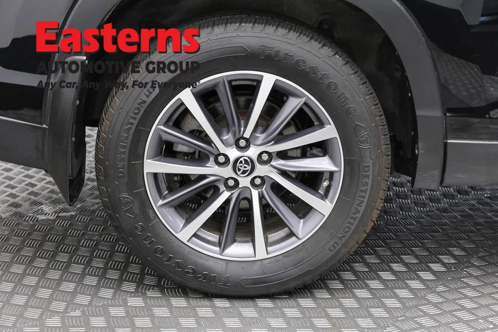 Used 2019 Black Toyota XLE image 33