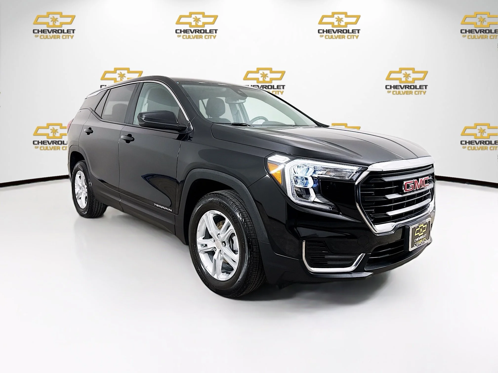 Used 2023 Ebony Twilight Metallic GMC SLE image 1