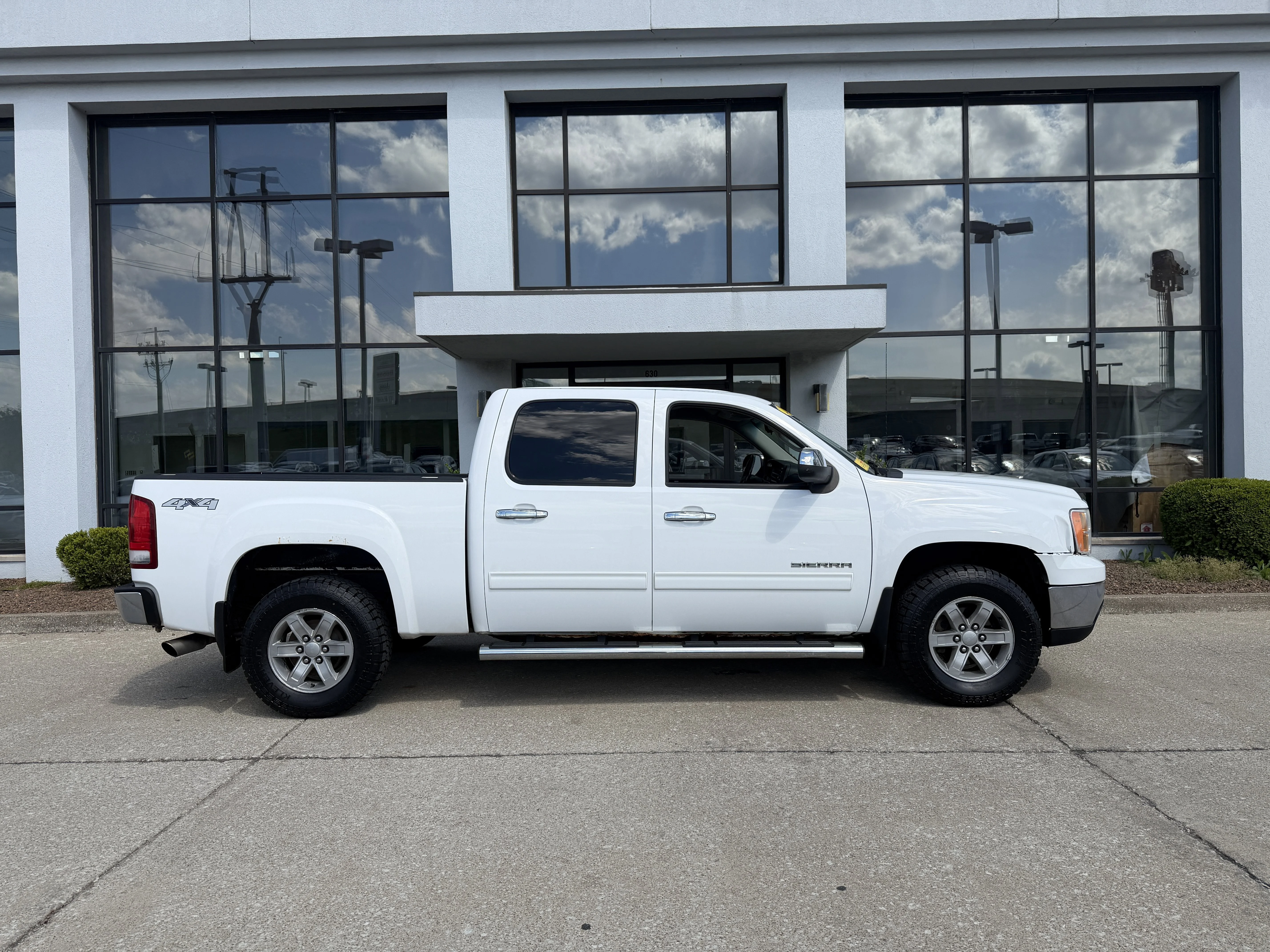Used 2012 Summit White GMC SLE image 3