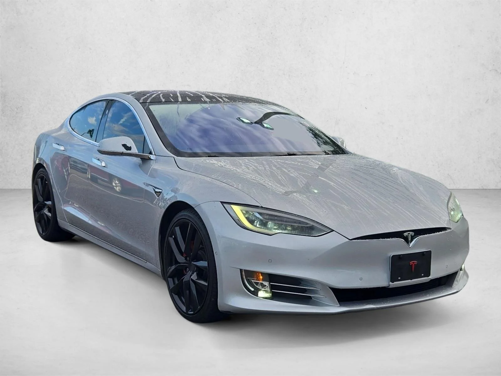Used 2018 Silver/Gray Tesla P100D image 3