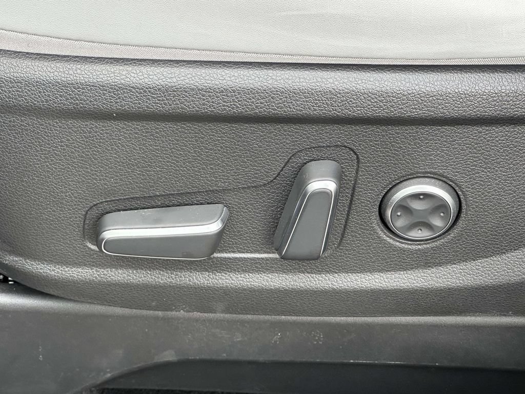 Certified Used 2025 Sierra Burgundy Hyundai SEL Premium 7P image 22