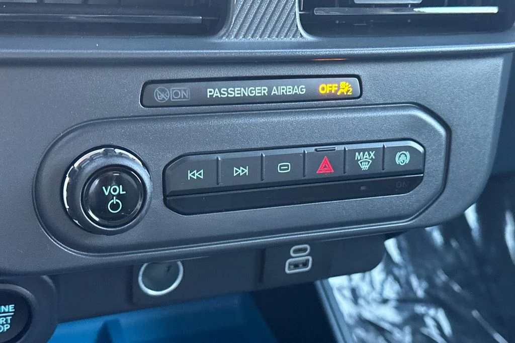 New 2025 Oxford White Ford XLT image 19
