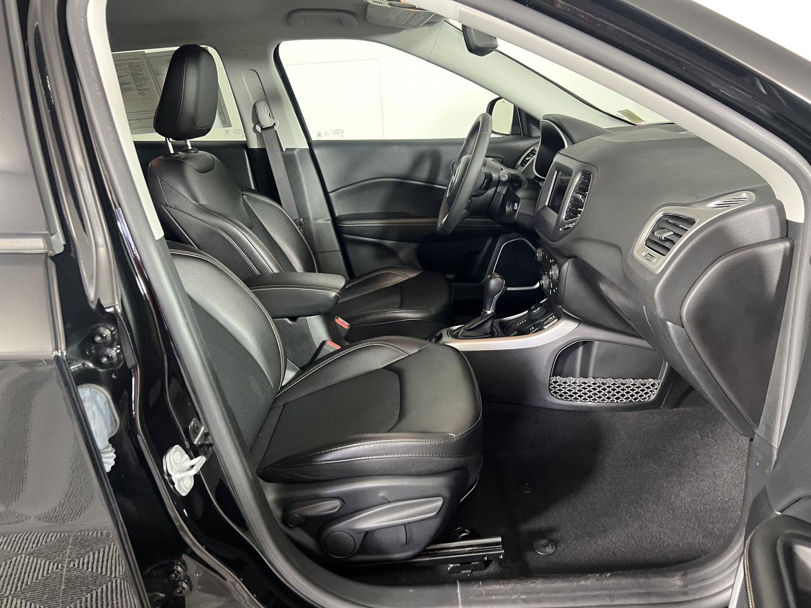 Certified Used 2021 Diamond Black Crystal Pearlcoat Jeep Latitude image 14