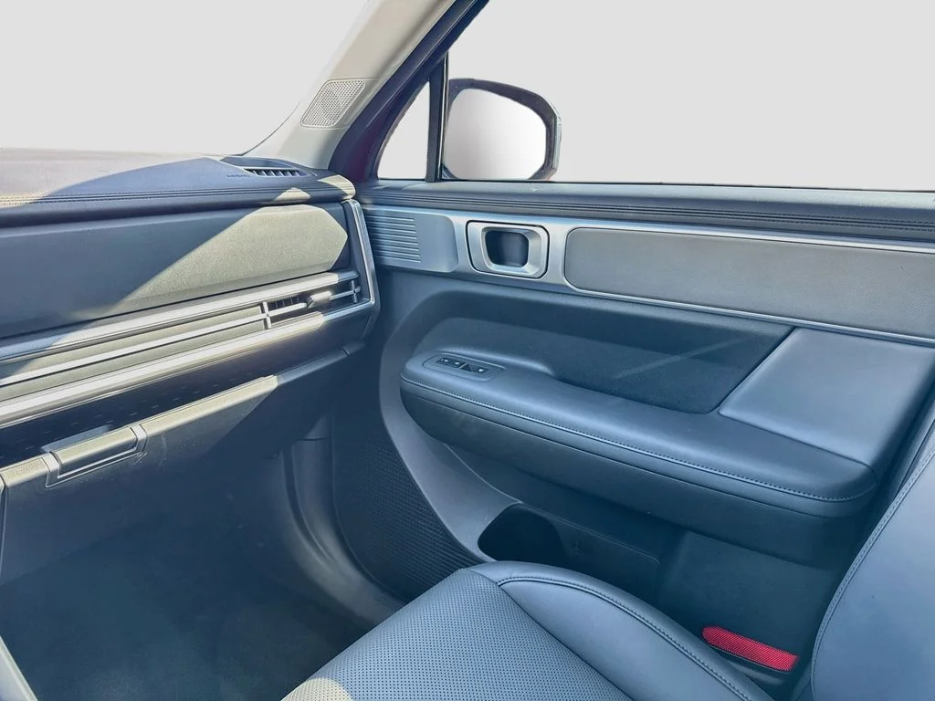 Used 2025 Red Hyundai SEL image 29