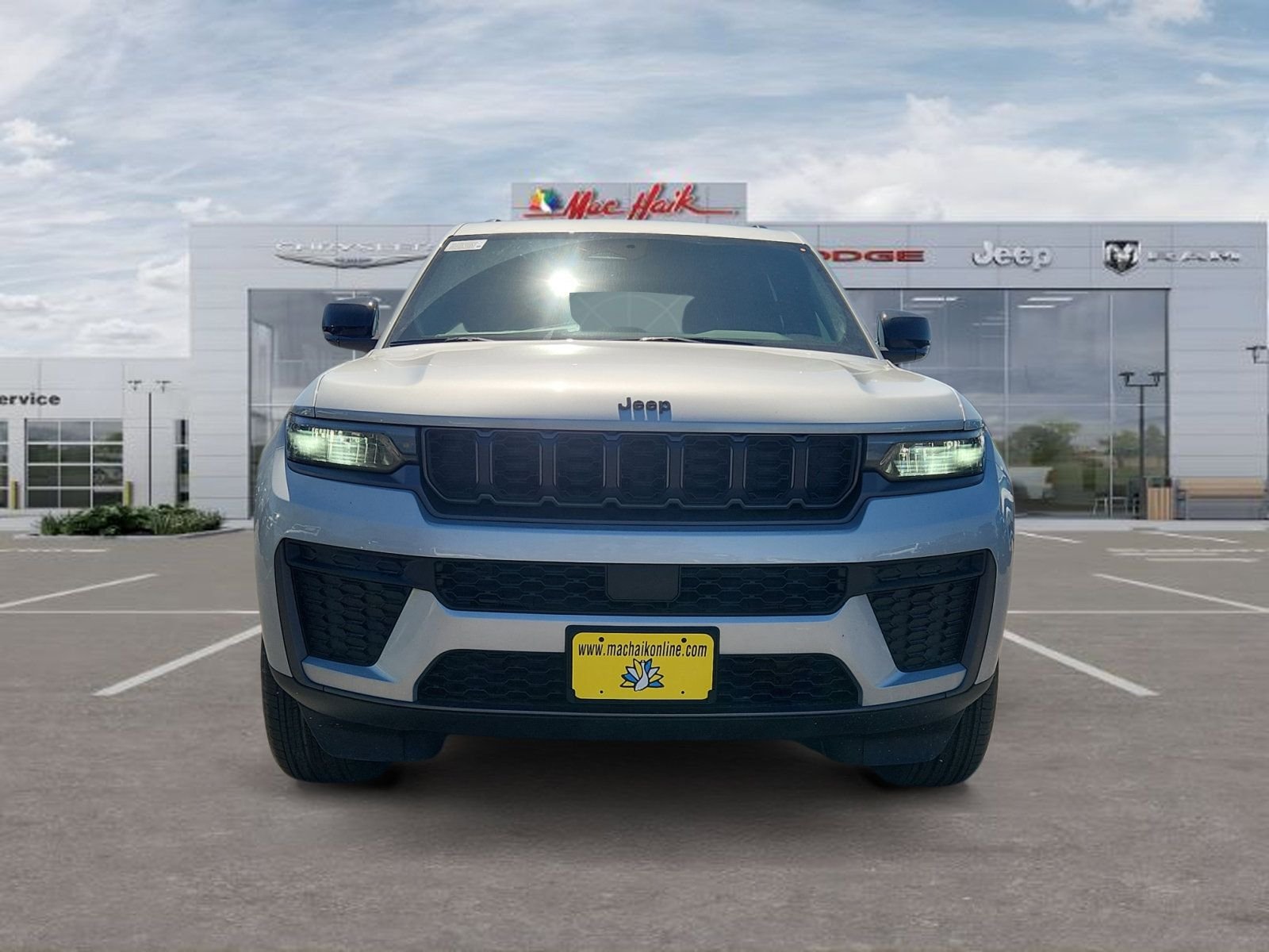 New 2026 Silver Zynith Exterior Paint Jeep Altitude image 8