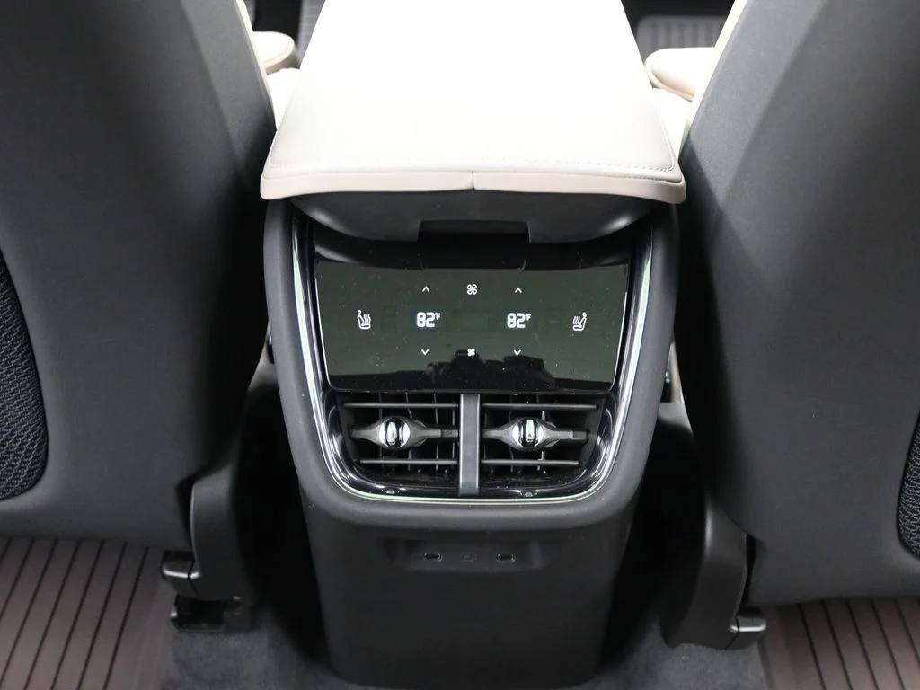 New 2026 Aurora Silver Volvo Ultra image 11