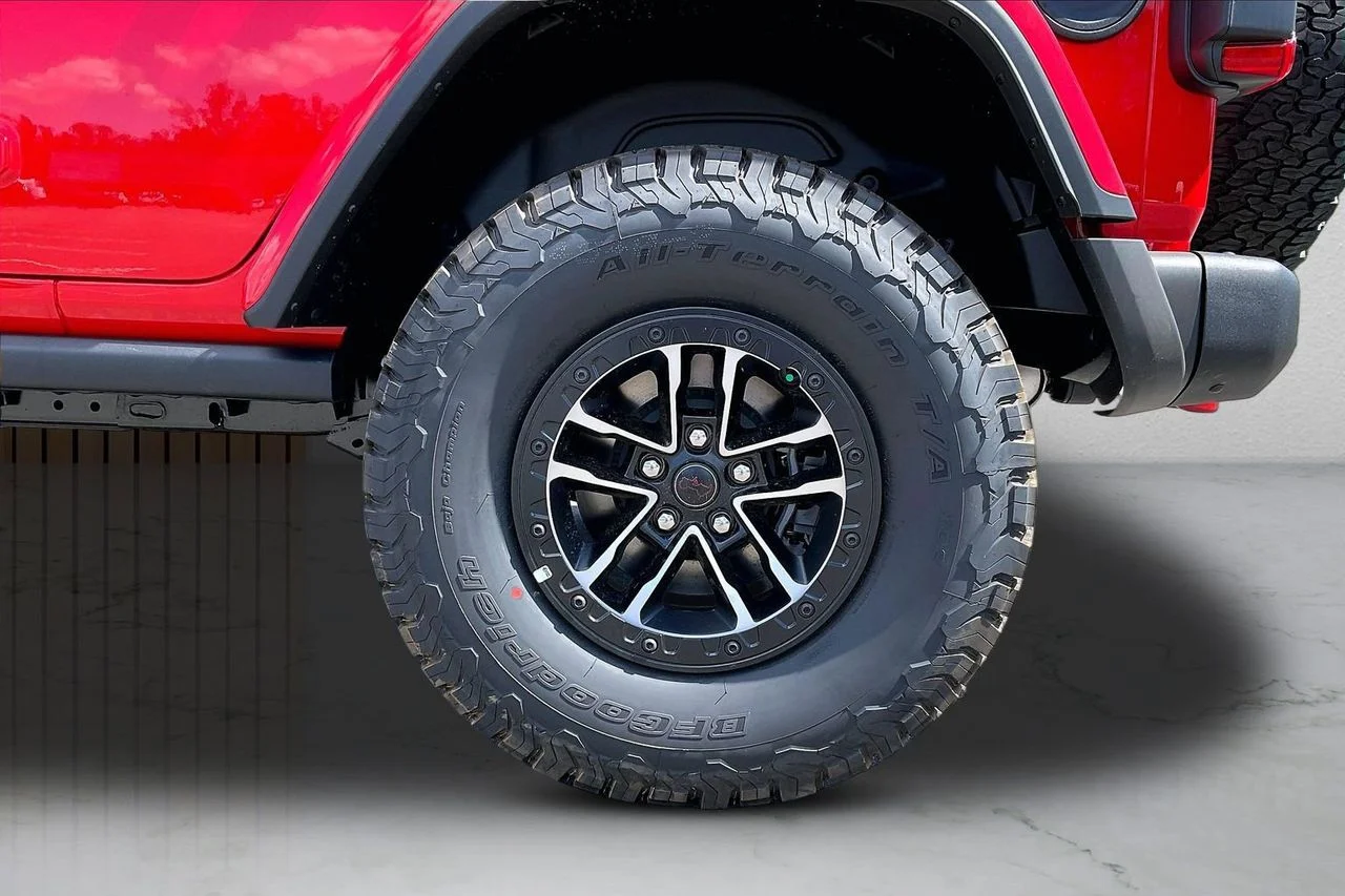 New 2026 Firecracker Red Clear-Coat Exterior Paint Jeep Rubicon X image 29