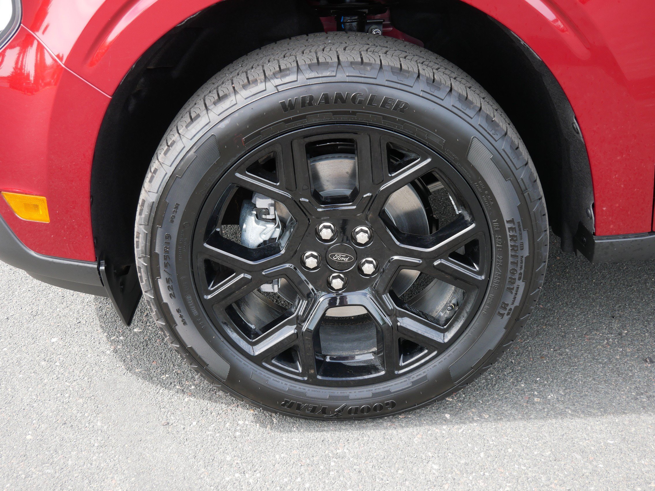New 2026 Ruby Red Metallic Tinted Clearcoat Ford XLT image 6
