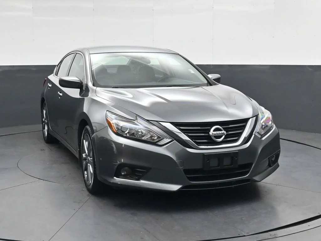 Used 2018 Gray Nissan 2.5 SR image 2