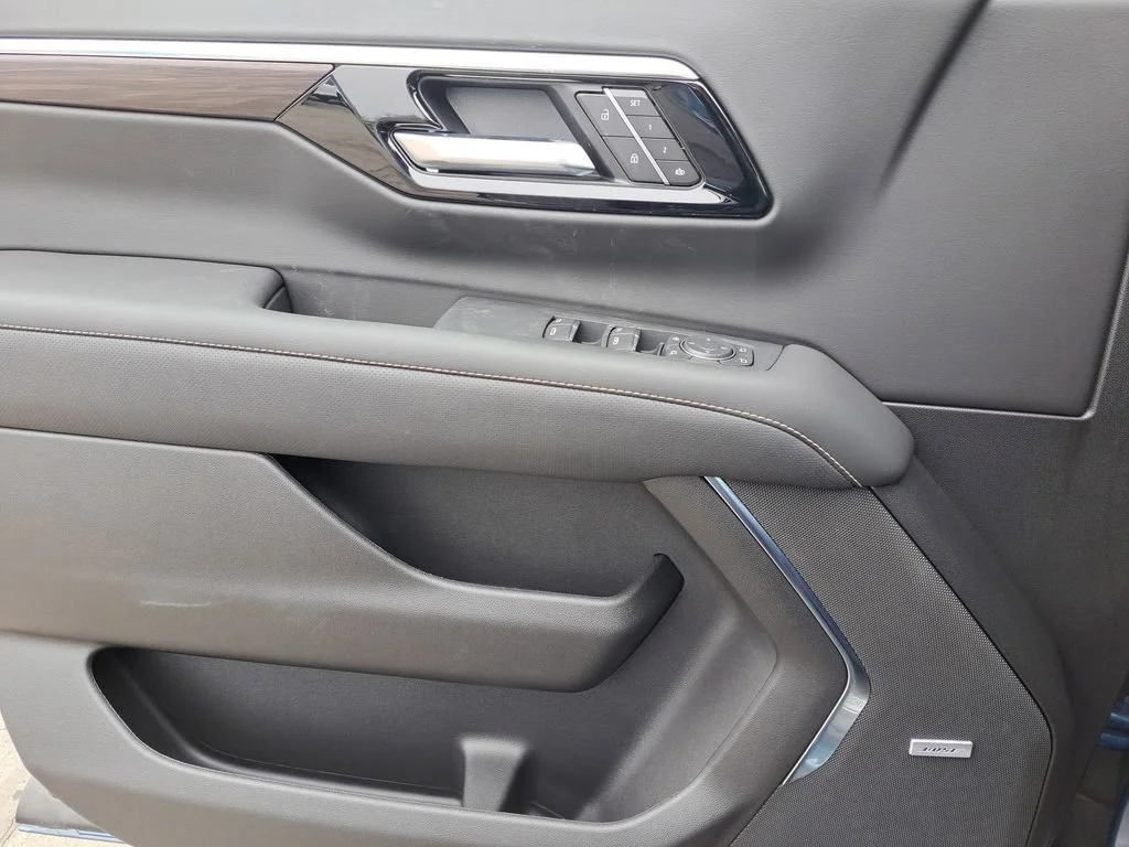 2026 Chevrolet Tahoe Premier - Photo 18