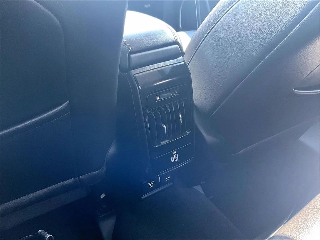 Used 2022 Red Jeep Latitude Lux image 34