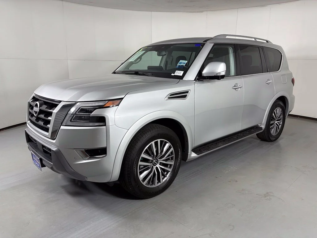Used 2024 Silver Nissan SL image 3