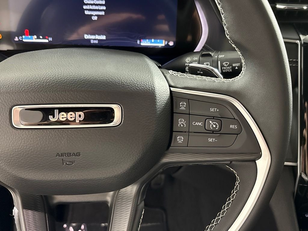 New 2026 Diamond Black Crystal Pearl-Coat Exterior Paint Jeep Laredo image 26