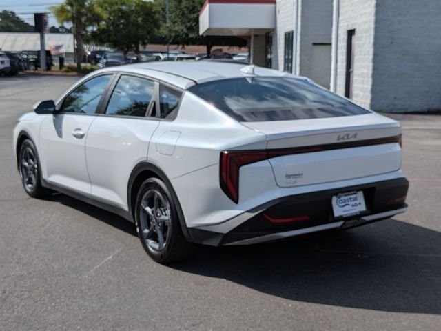 Certified Used 2025 White Kia LXS image 3